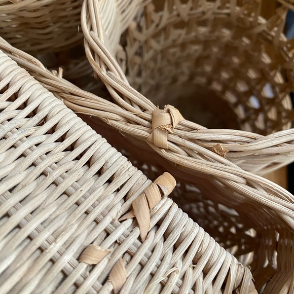Wicker Picnic Basket - with wine holders - Picture 6 of 8